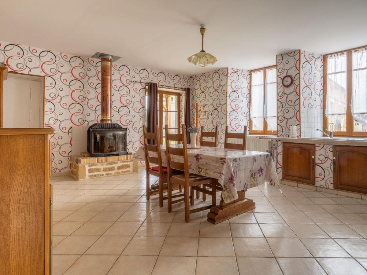 Vintage Holiday Home With Private Garden Nouart Rom bilde